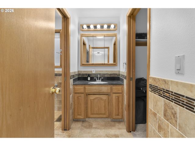 1420 Ne HOFFMAN Dr, Mc Minnville, OR 97128