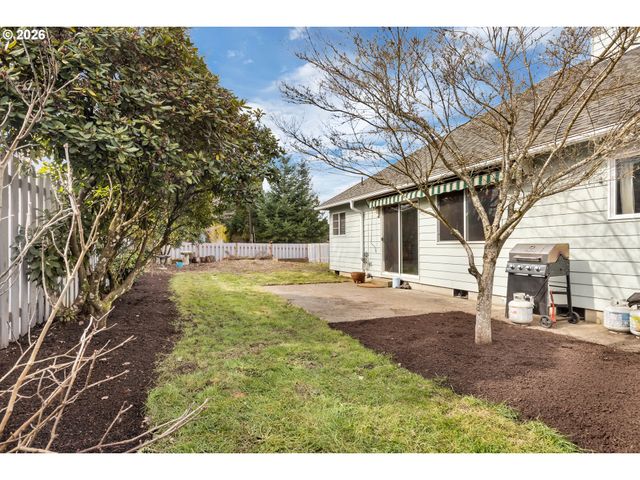 1420 Ne HOFFMAN Dr, Mc Minnville, OR 97128