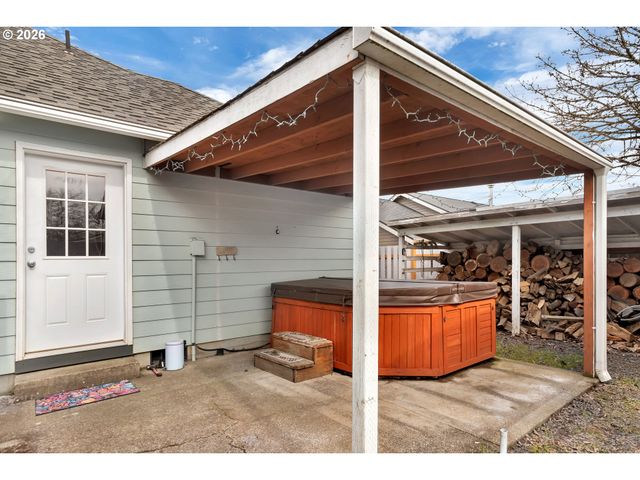 1420 Ne HOFFMAN Dr, Mc Minnville, OR 97128