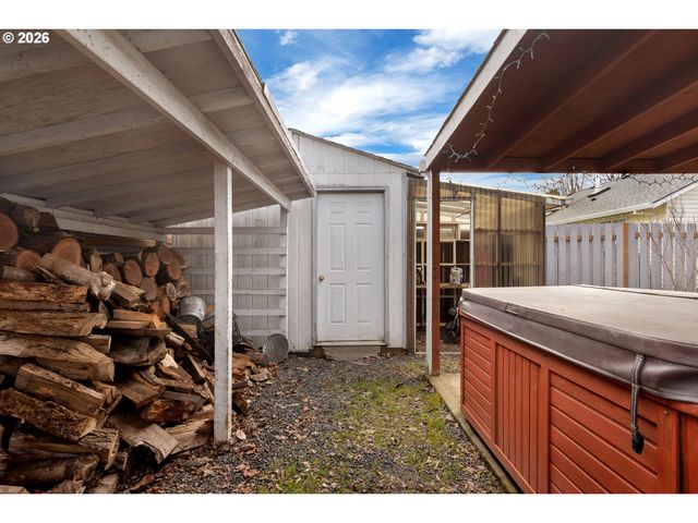 1420 Ne HOFFMAN Dr, Mc Minnville, OR 97128