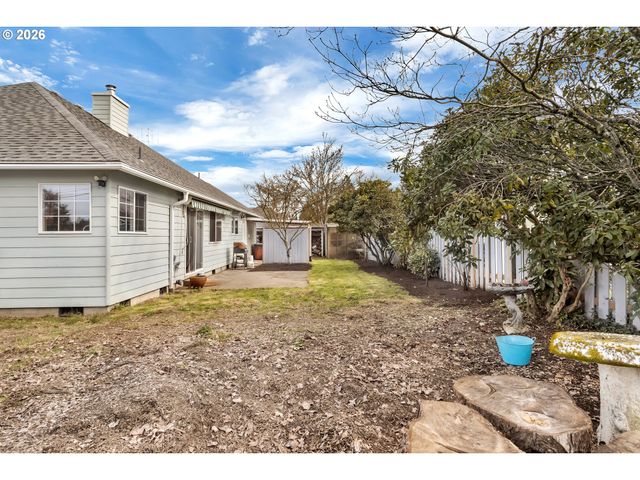 1420 Ne HOFFMAN Dr, Mc Minnville, OR 97128