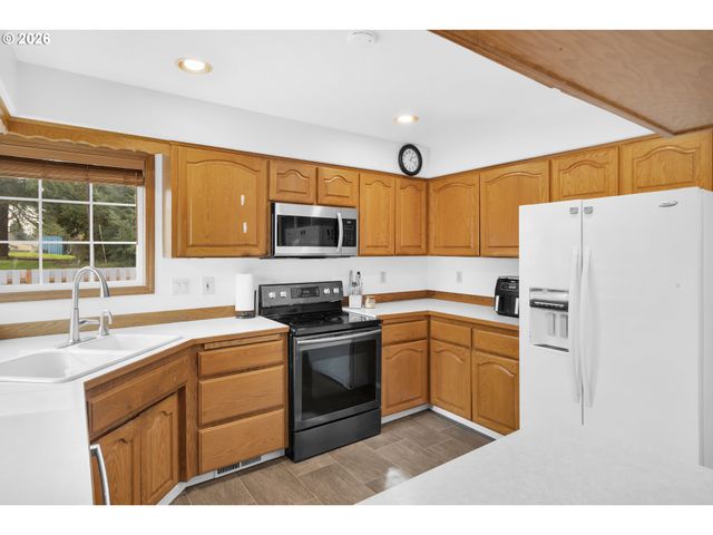 1420 Ne HOFFMAN Dr, Mc Minnville, OR 97128