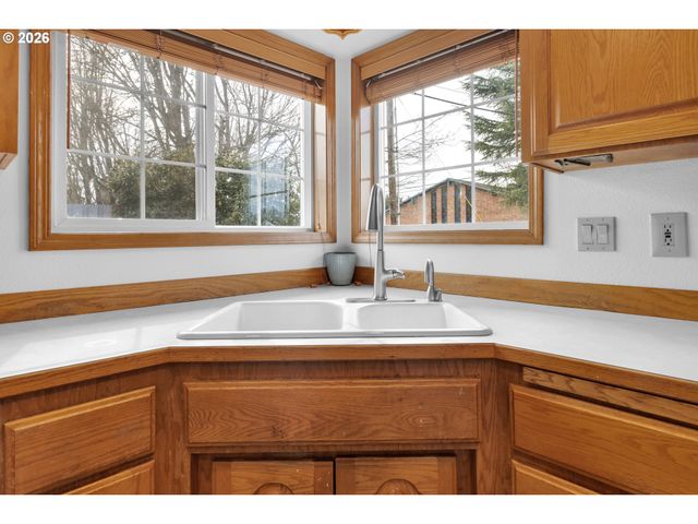 1420 Ne HOFFMAN Dr, Mc Minnville, OR 97128