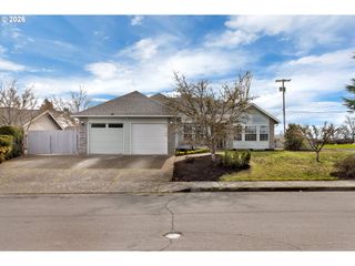 1420 Ne HOFFMAN Dr, Mc Minnville, OR 97128