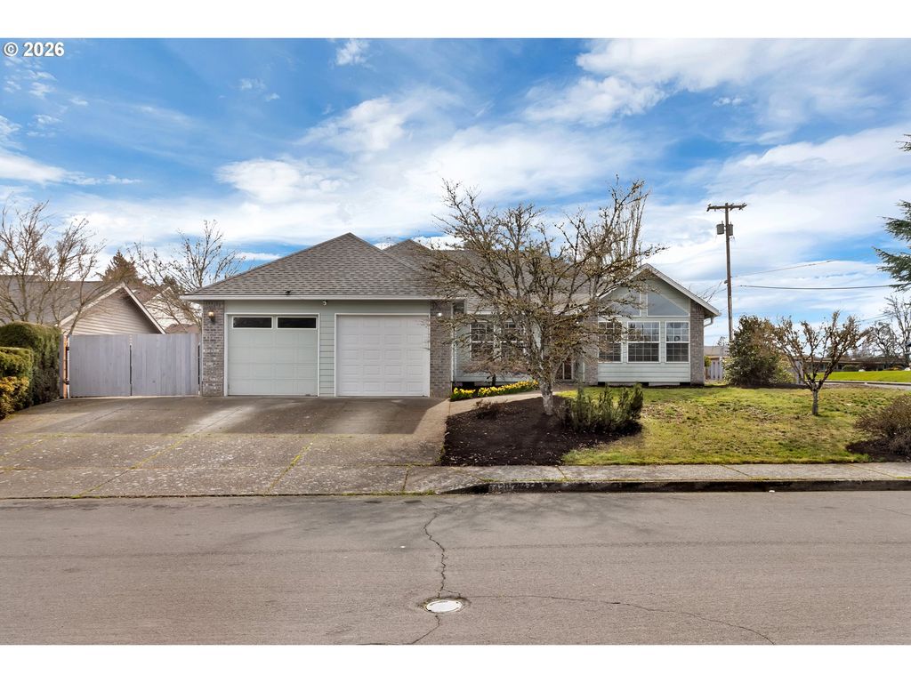 1420 Ne HOFFMAN Dr, Mc Minnville, OR 97128