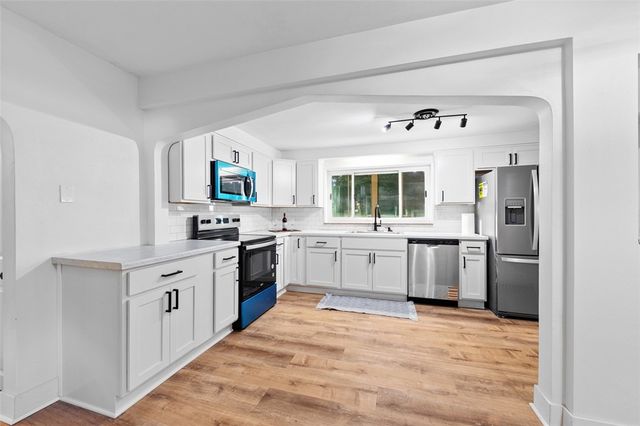 1812 Ridge Rd, Jeannette, PA 15644