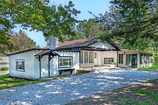 1812 Ridge Rd, Jeannette, PA 15644