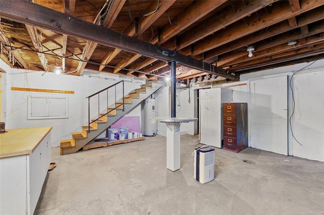 1812 Ridge Rd, Jeannette, PA 15644