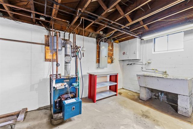 1812 Ridge Rd, Jeannette, PA 15644