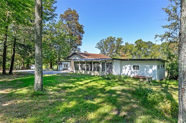 1812 Ridge Rd, Jeannette, PA 15644