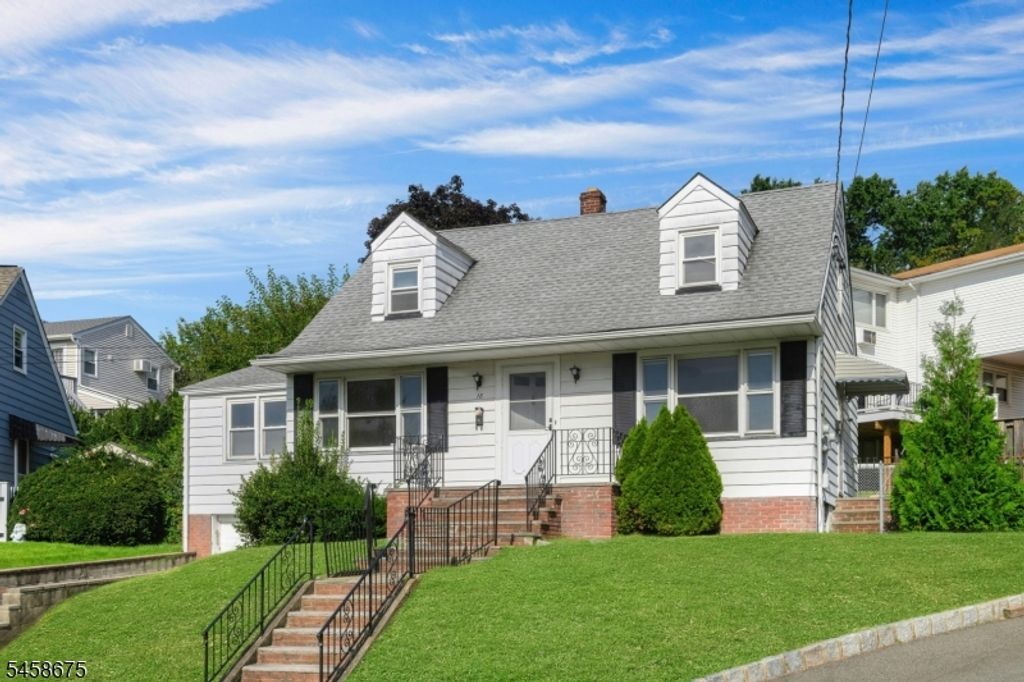 18 Plymouth Ct, Bloomfield Twp., NJ 07003 — exterior