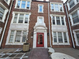 15610 Van Aken Boulevard 18, Shaker Heights, OH 44120