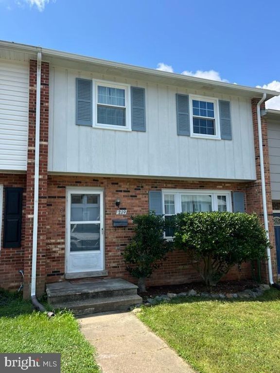 219 OVERLOOK CT, Fredericksburg, VA 22405