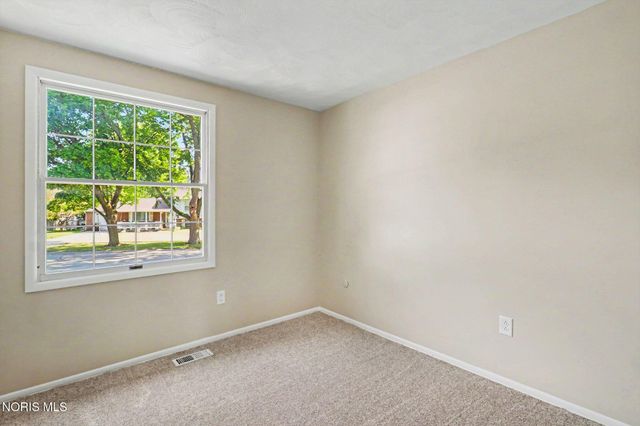 2912 Northshore Drive, Toledo, OH 43611