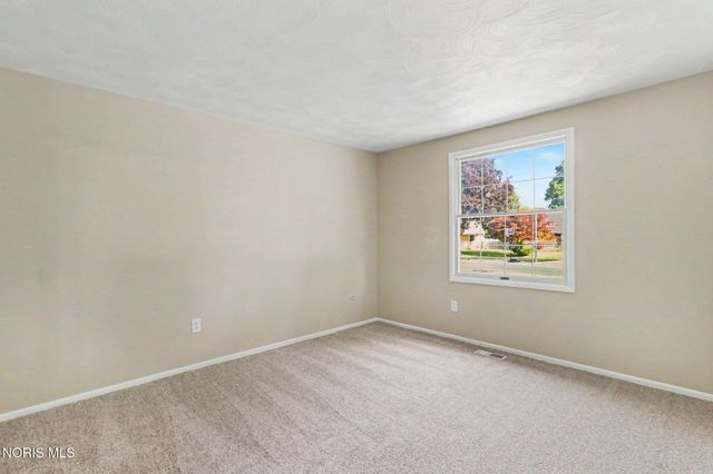 2912 Northshore Drive, Toledo, OH 43611