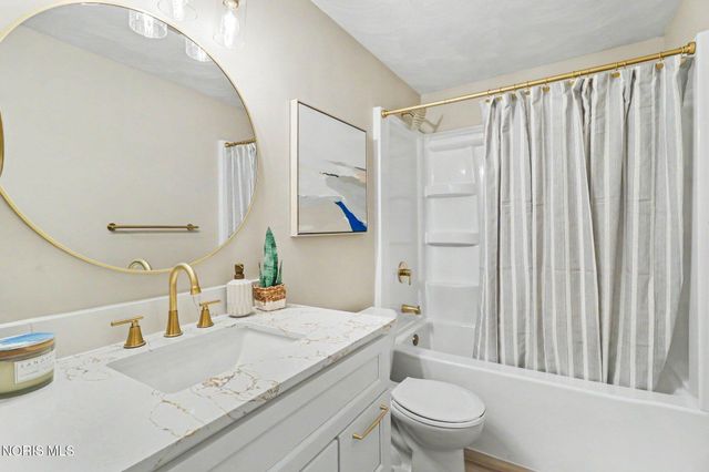 2912 Northshore Drive, Toledo, OH 43611