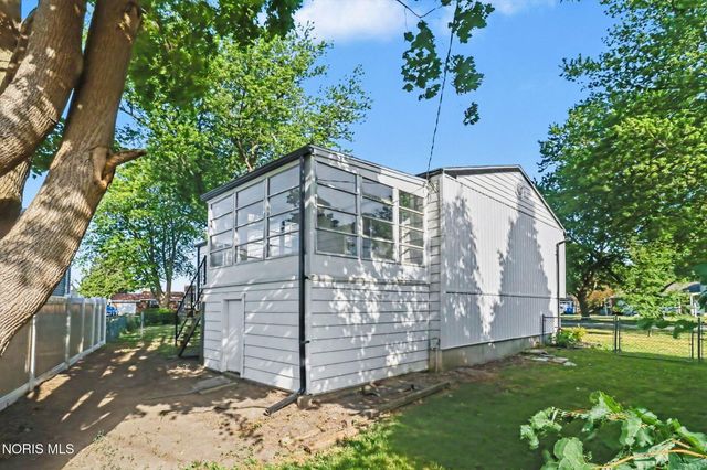 2912 Northshore Drive, Toledo, OH 43611