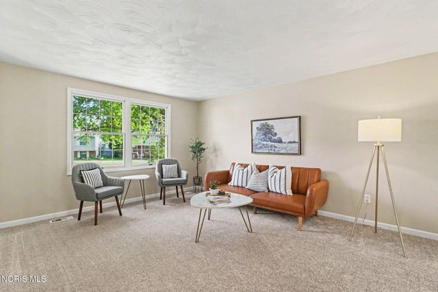 2912 Northshore Drive, Toledo, OH 43611