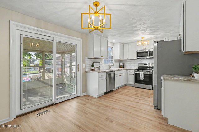 2912 Northshore Drive, Toledo, OH 43611