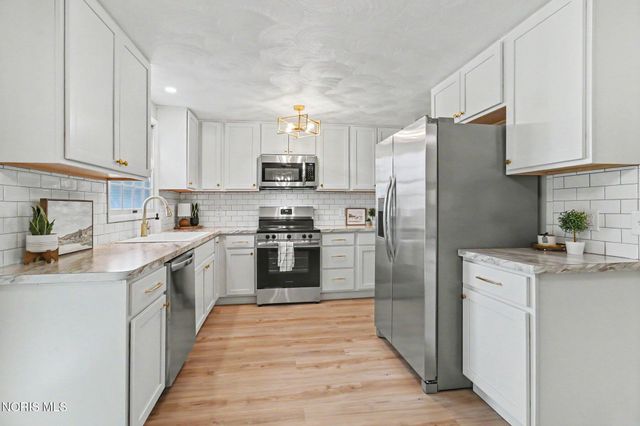 2912 Northshore Drive, Toledo, OH 43611