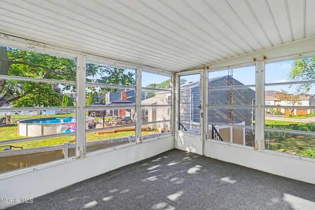 2912 Northshore Drive, Toledo, OH 43611