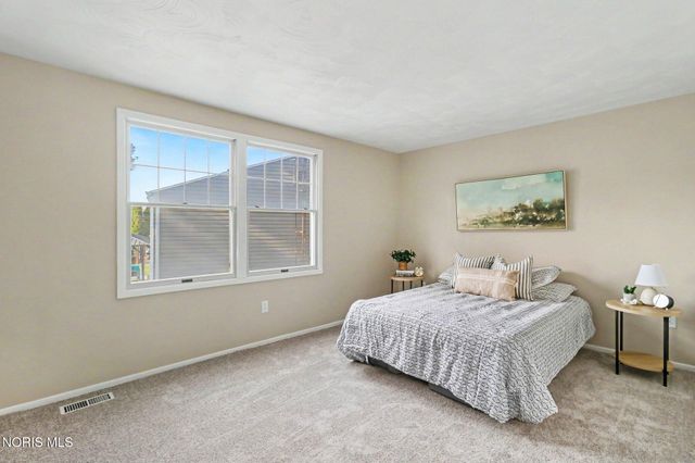 2912 Northshore Drive, Toledo, OH 43611