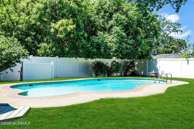 1126 Overlook Drive, Toms River, NJ 08753