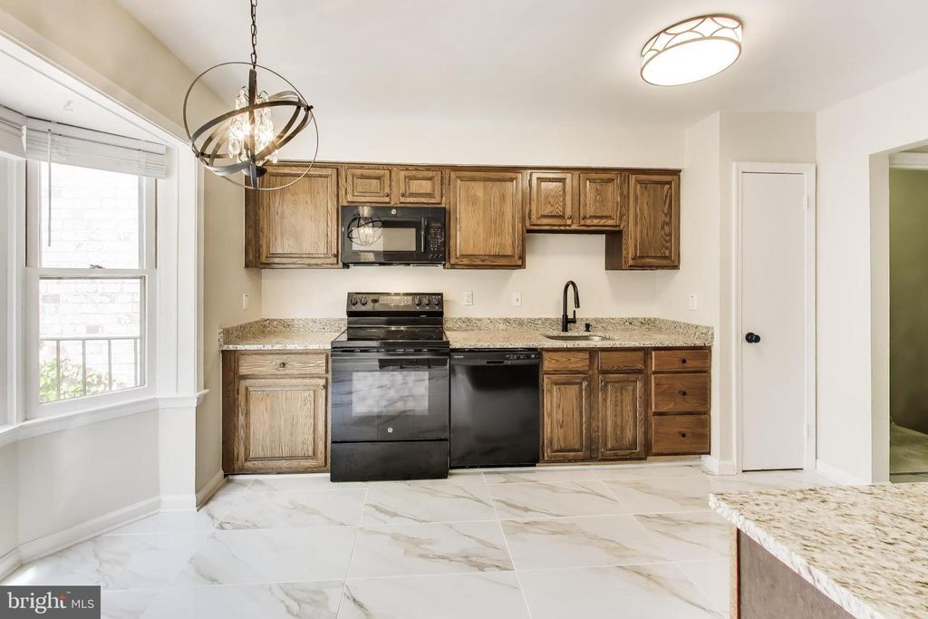 Image 13 of property listing at 7709 HEATHERTON LN, Potomac, MD 20854