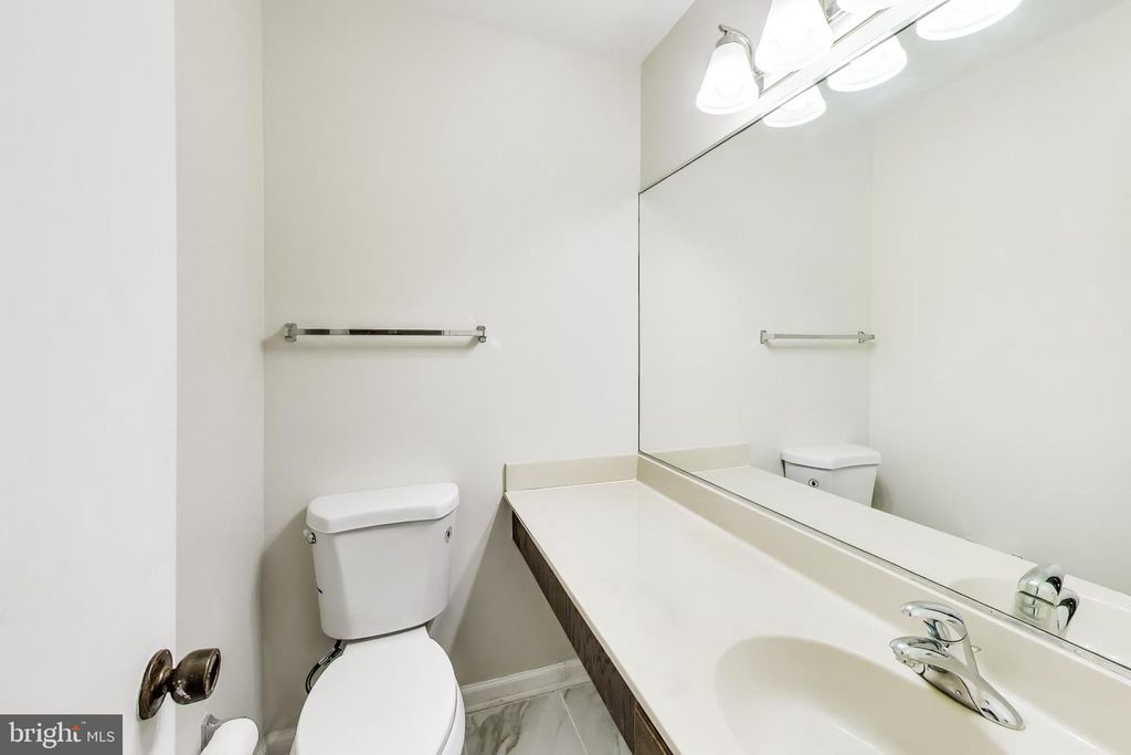 Image 15 of property listing at 7709 HEATHERTON LN, Potomac, MD 20854
