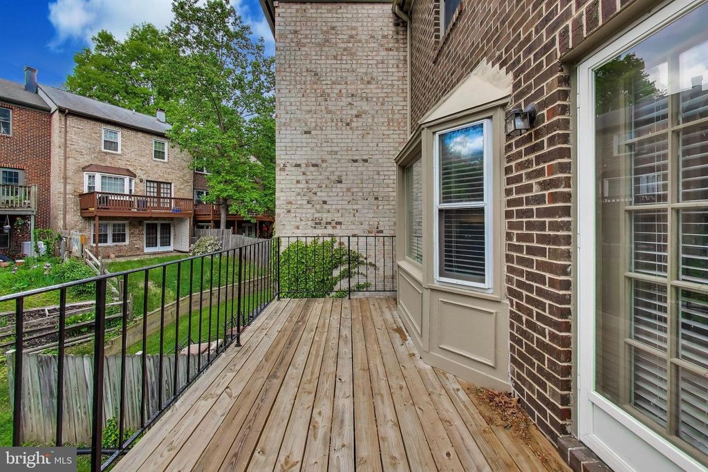 Image 16 of property listing at 7709 HEATHERTON LN, Potomac, MD 20854
