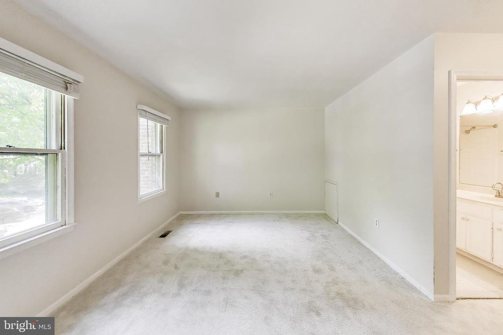 Image 20 of property listing at 7709 HEATHERTON LN, Potomac, MD 20854