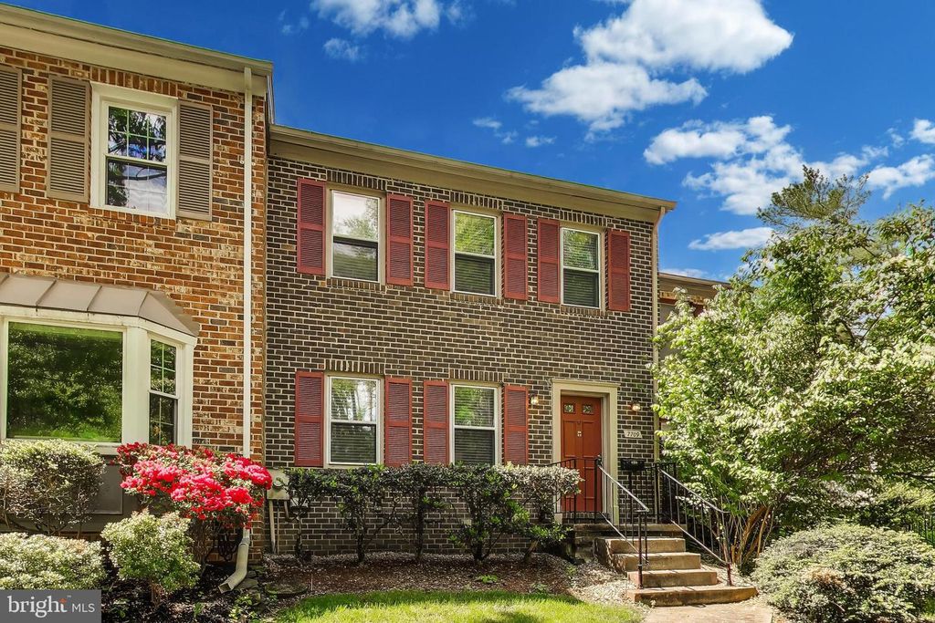 Image 3 of property listing at 7709 HEATHERTON LN, Potomac, MD 20854