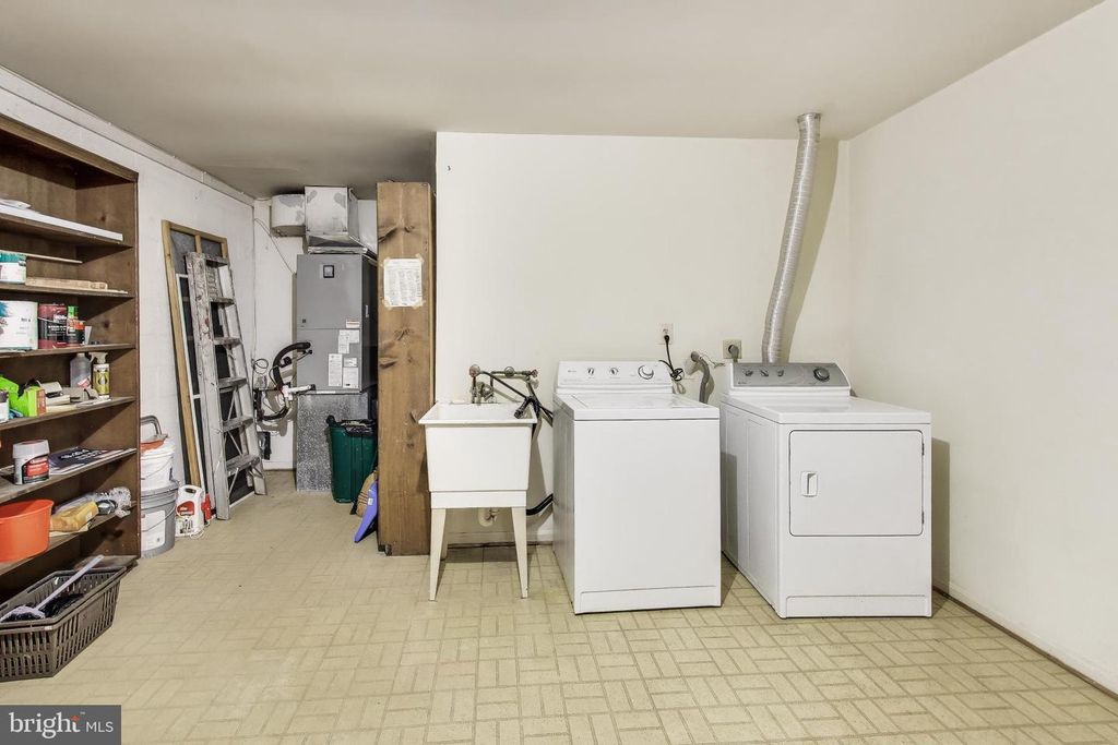Image 33 of property listing at 7709 HEATHERTON LN, Potomac, MD 20854