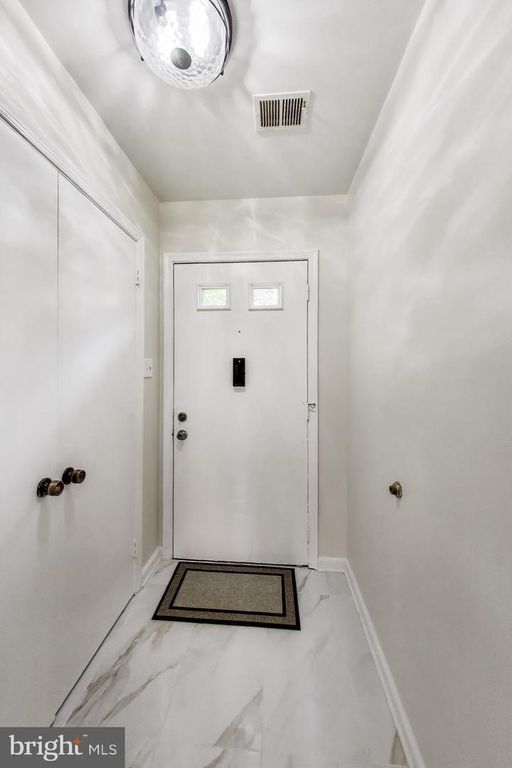 Image 5 of property listing at 7709 HEATHERTON LN, Potomac, MD 20854