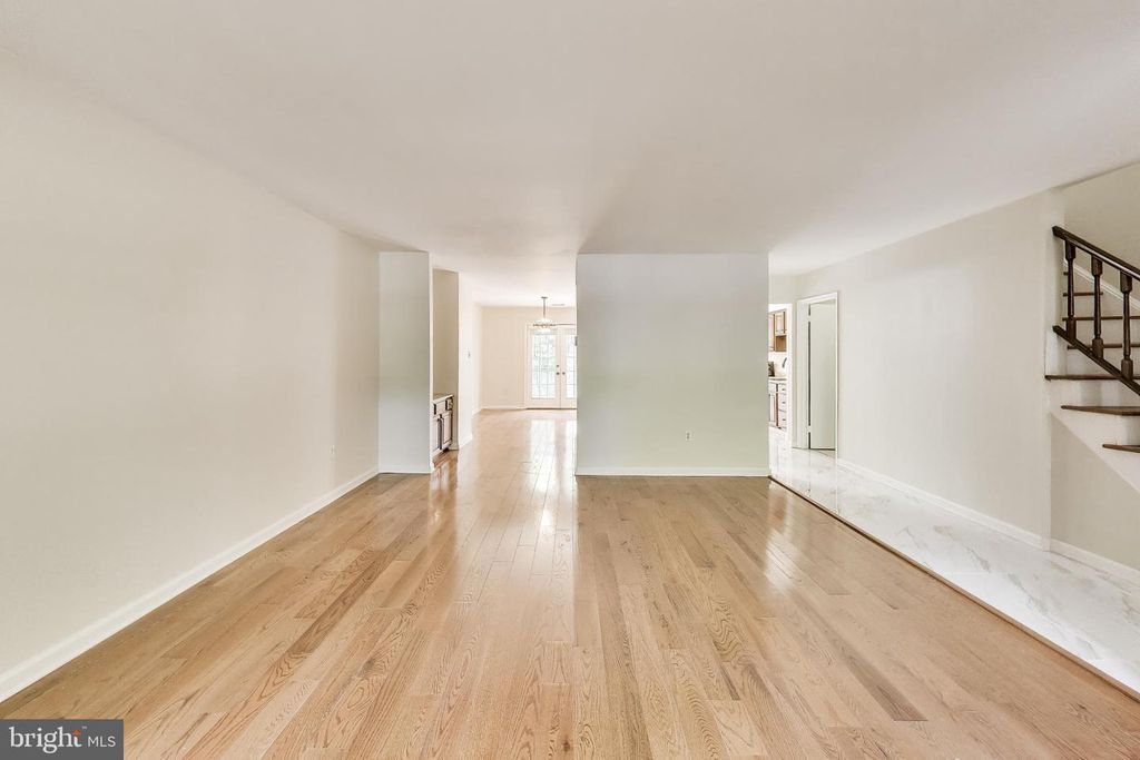Image 8 of property listing at 7709 HEATHERTON LN, Potomac, MD 20854