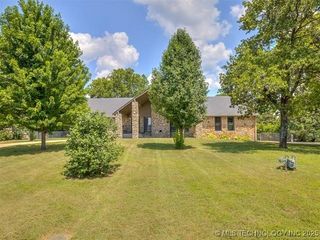19805 S Lake Drive, Claremore, OK 74017