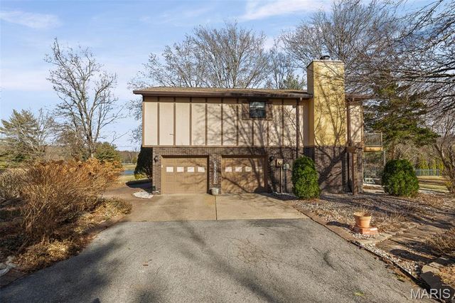 211 Covered Bridge Lane, Belleville, IL 62221