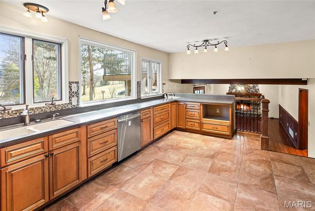 211 Covered Bridge Lane, Belleville, IL 62221