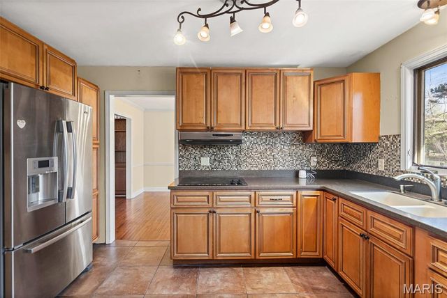 211 Covered Bridge Lane, Belleville, IL 62221