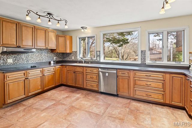 211 Covered Bridge Lane, Belleville, IL 62221