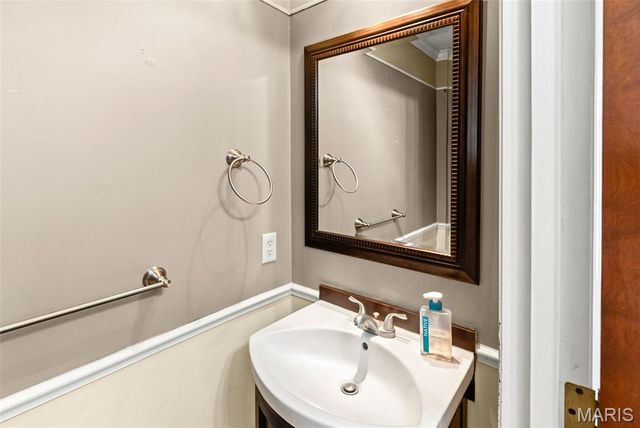 211 Covered Bridge Lane, Belleville, IL 62221