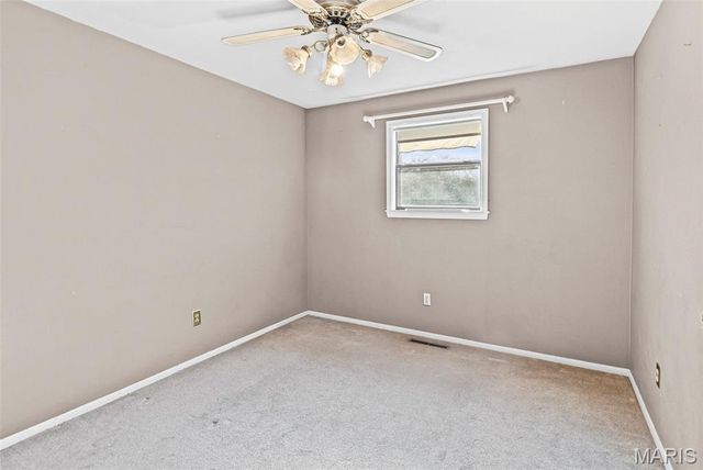 211 Covered Bridge Lane, Belleville, IL 62221