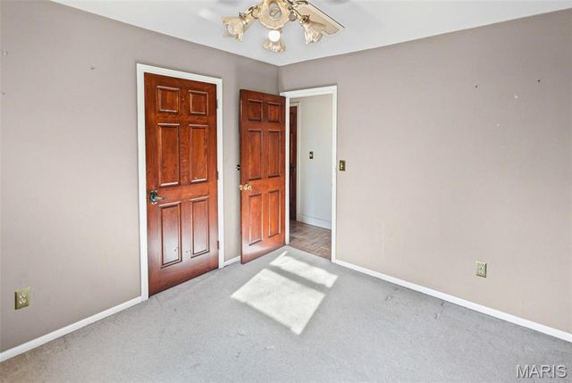 211 Covered Bridge Lane, Belleville, IL 62221