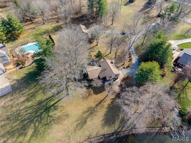 211 Covered Bridge Lane, Belleville, IL 62221