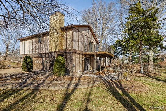 211 Covered Bridge Lane, Belleville, IL 62221