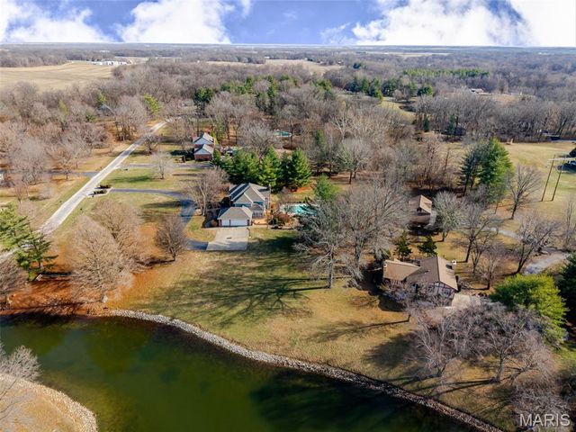 211 Covered Bridge Lane, Belleville, IL 62221