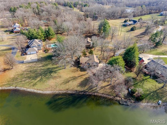 211 Covered Bridge Lane, Belleville, IL 62221