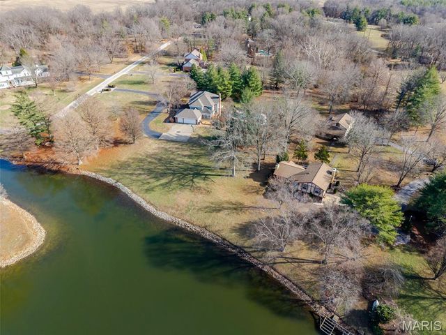 211 Covered Bridge Lane, Belleville, IL 62221