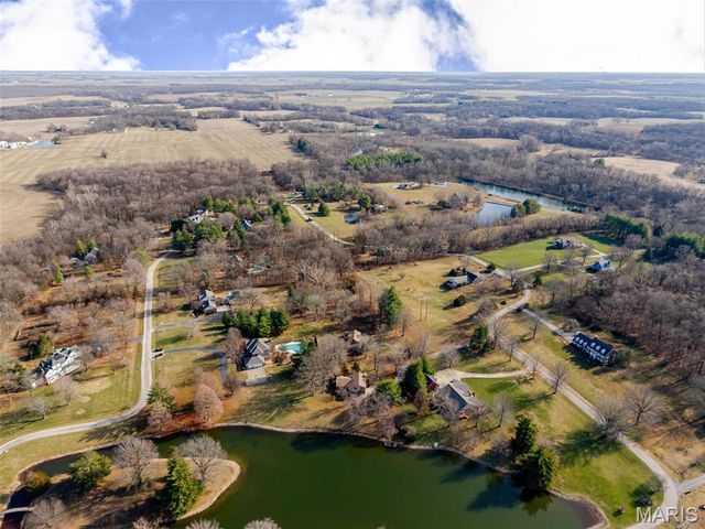 211 Covered Bridge Lane, Belleville, IL 62221