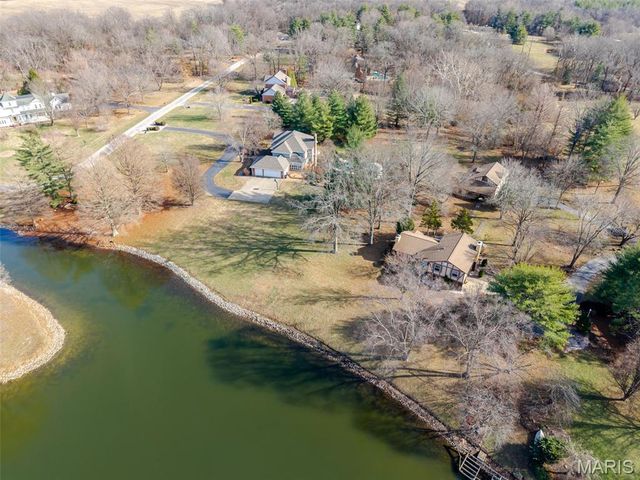 211 Covered Bridge Lane, Belleville, IL 62221